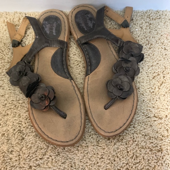Women’s size 8.5 sandals - Picture 1 of 4